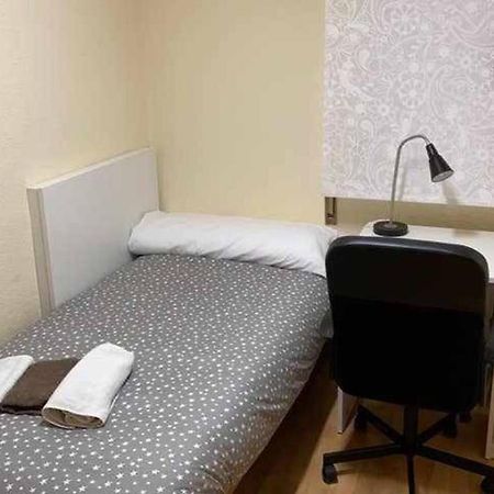 Residencia 12 Octubre Bed & Breakfast Madrid Exterior photo