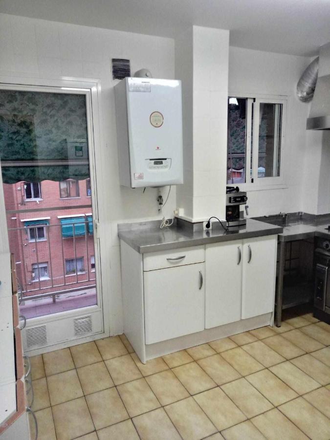 Residencia 12 Octubre Bed & Breakfast Madrid Exterior photo